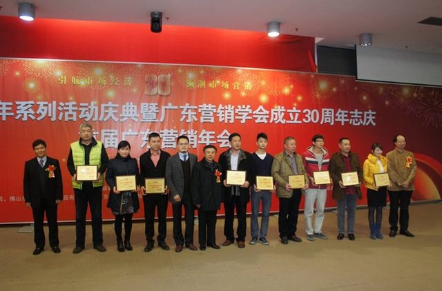 揮手三月，激情四月 戴高樂泳池設備 這不僅是一個簡單的聚餐