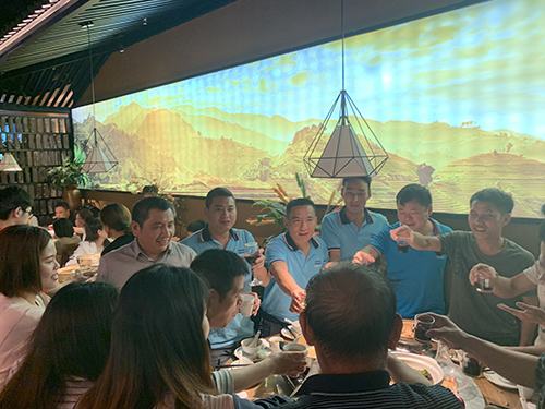 揮手三月，激情四月 戴高樂泳池設備 這不僅是一個簡單的聚餐